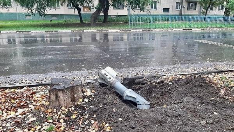 Русия изсипа 100 снаряда по украински град, поразена е детска градина СНИМКИ