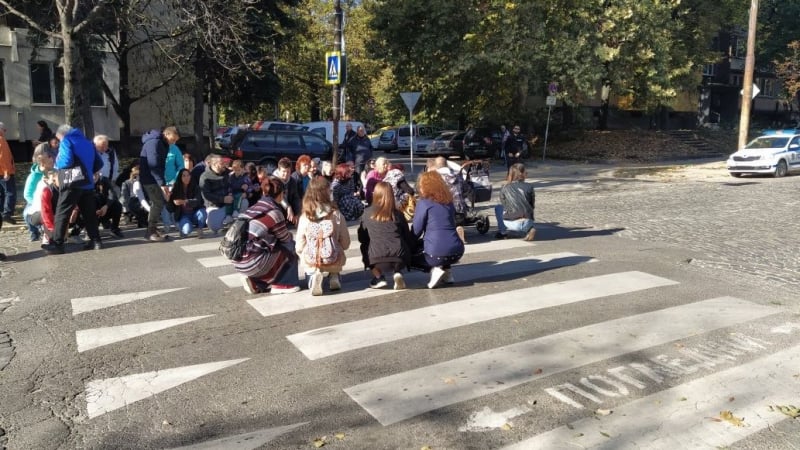 Блокираха смъртоносното кръстовище, където беше пометена 19-г. Вики