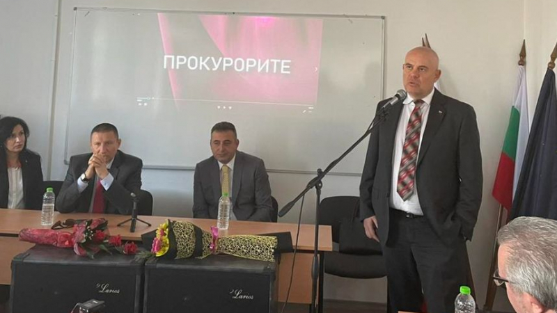 Гешев към пловдивски ученици: Учете в България, мислете и търсете информация