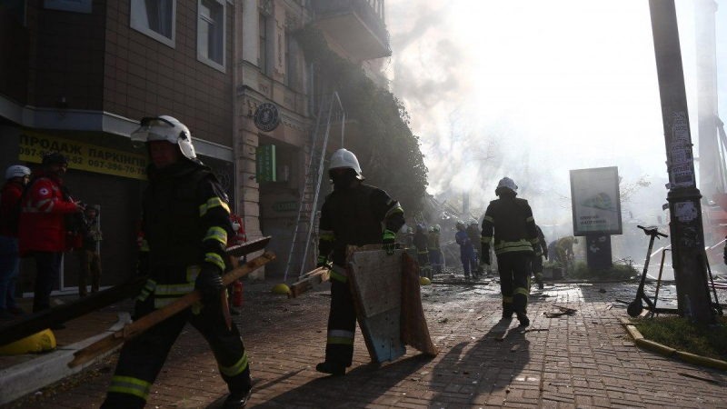 Паниката в Киев ескалира след ракетните атаки, заговори се за евакуация, властите обясняват, че...