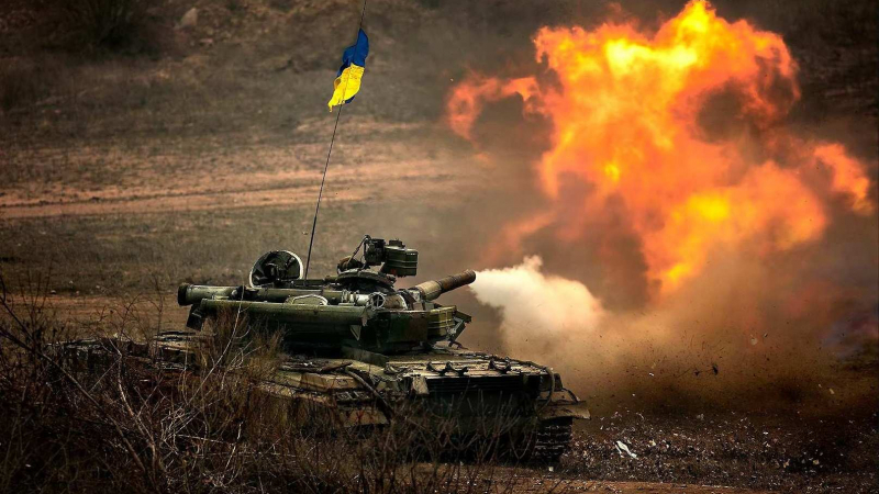 ВИДЕО от войната: Украински танк бе унищожен чрез пряк удар от артилеристи 