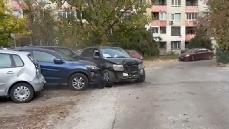 Шок! Появи се скандално ВИДЕО от екшъна с пияния шофьор и 7 коли в София