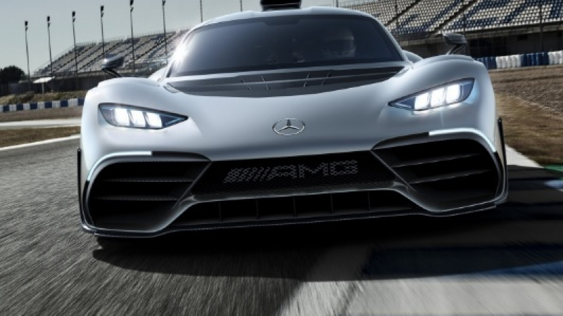 Почувствайте от първо лице как ускорява най-мощният Mercedes ВИДЕО