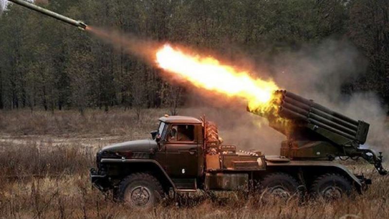 Руската армия напредва в Донбас и нанася удари по почти цялата фронтова линия КАРТА