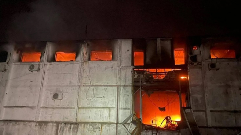 Тежък удар с ирански дронове и огромен пожар в Днепър 