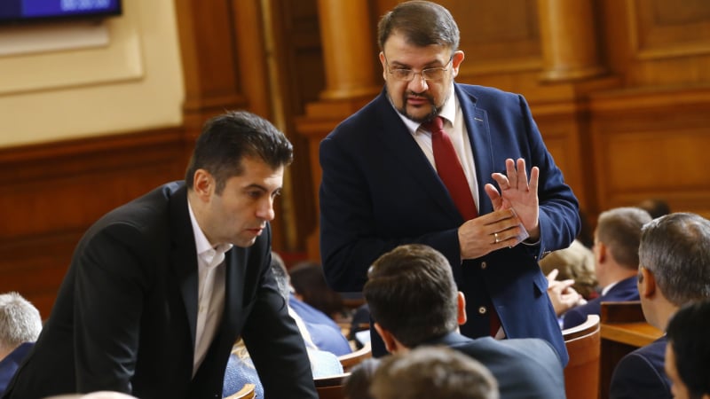 След удара от Петков - Ананиев пак се намърда в парламента, но... СНИМКА