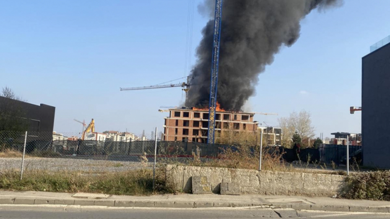 Сигнал до БЛИЦ: Огромен пожар в София! Черният дим се вижда от целия град ВИДЕО