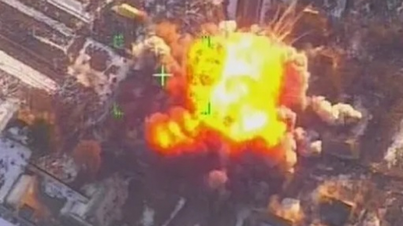 ВИДЕО от войната: Показаха унищожаването на колона на ВСУ от дронове "Куб" в Угледар