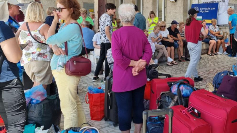 Хотелиерите по морето си скубят косите заради украинските бежанци 