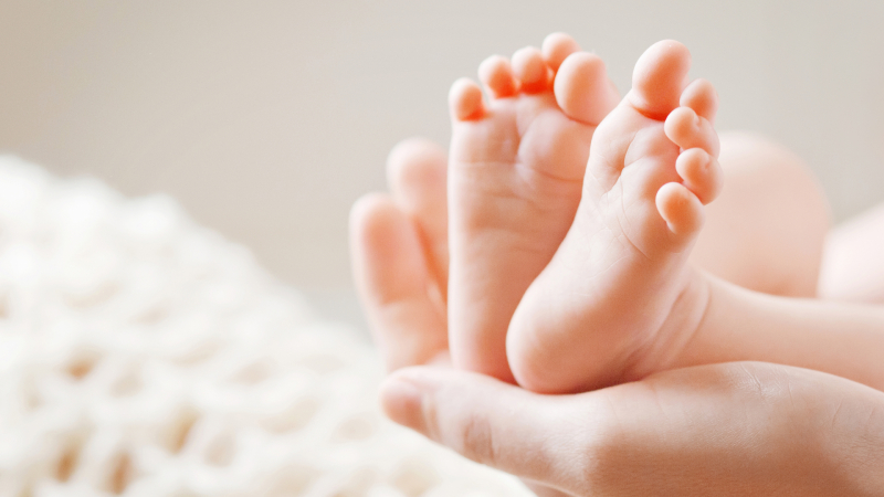 Роди се бебе с 10 см опашка, лекарите обясниха защо ВИДЕО