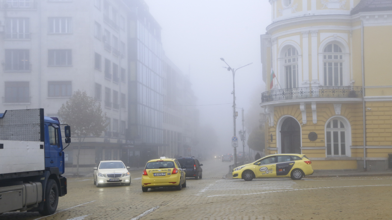 НИМХ: Ужасно време сковава България в понеделник, на места ще бъде истински кошмар!
