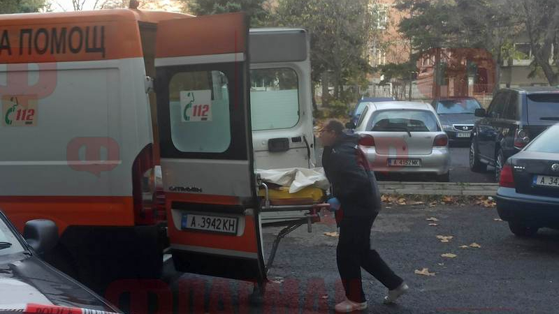 Зловещо! Трупът на жена открит в локва кръв на улица в Бургас