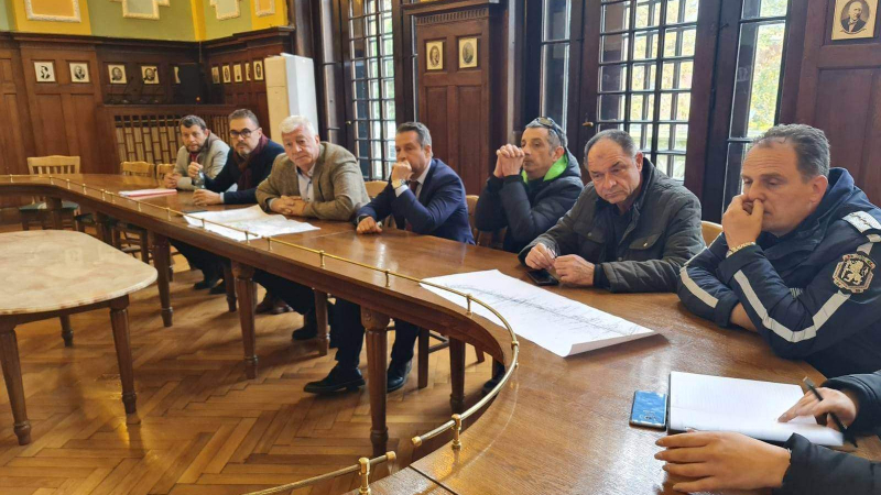 Община Пловдив, строители, Пътна полиция търсят решение за облекчаване на трафика по време на изграждането на Южния обходен колектор