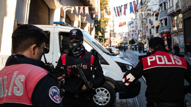 Взрив окървави Истанбул, тече разследване