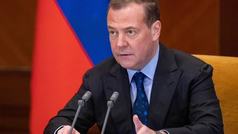 Медведев обясни защо мирните преговори са много опасни за Зеленски