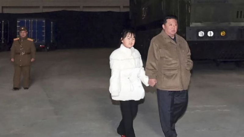 Всички погледи са вперени в нея: Дъщерята на Ким Чен Ун се оказа...