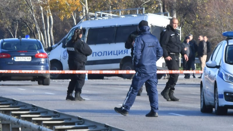 Петима мъже нахлуха в дома на 31-годишна жена във Врачанско и я отвлякоха