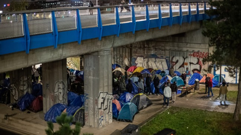 Краста, дифтерия, палатки в центъра на Брюксел, където мигрантските катуни никнат като гъби 
