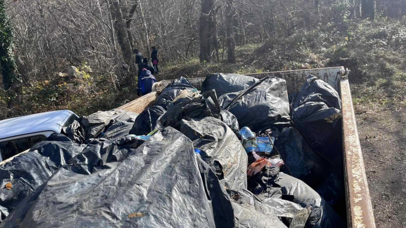 Свинщина! Ордите бежанци заляха Странджа с тонове боклуци, гледката е гнусна и потресаваща СНИМКИ