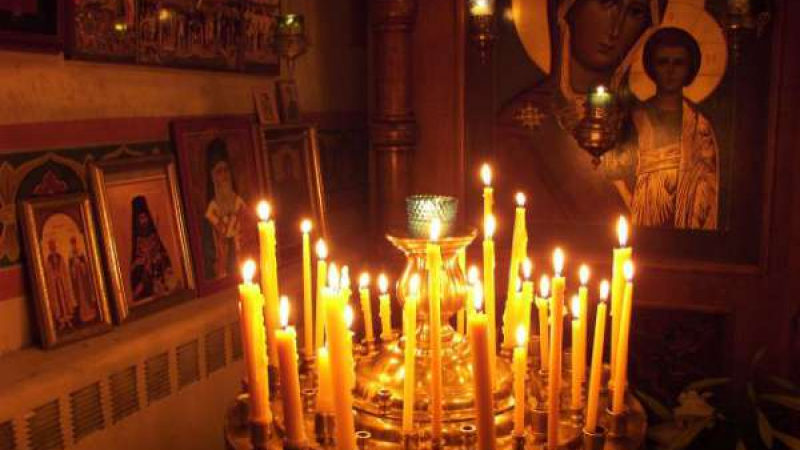 Наситен с празници е декември, ето кои светии почитаме през този месец