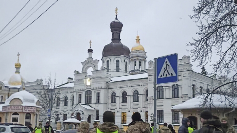 Украински спецагенти проверяват православен манастир