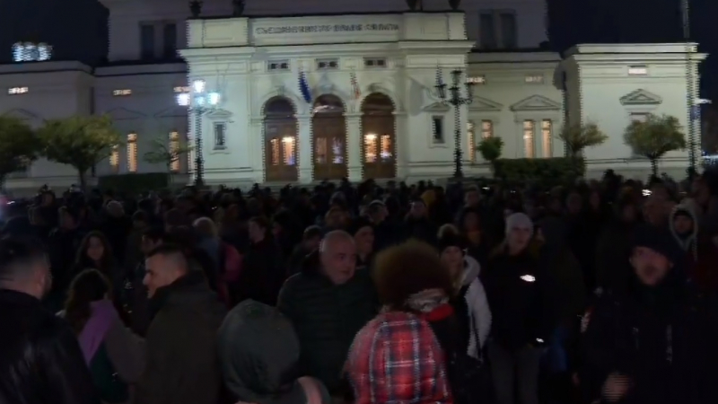 Слаб протест срещу хартиената бюлетина на ПП и ДБ само ядоса шофьорите в София