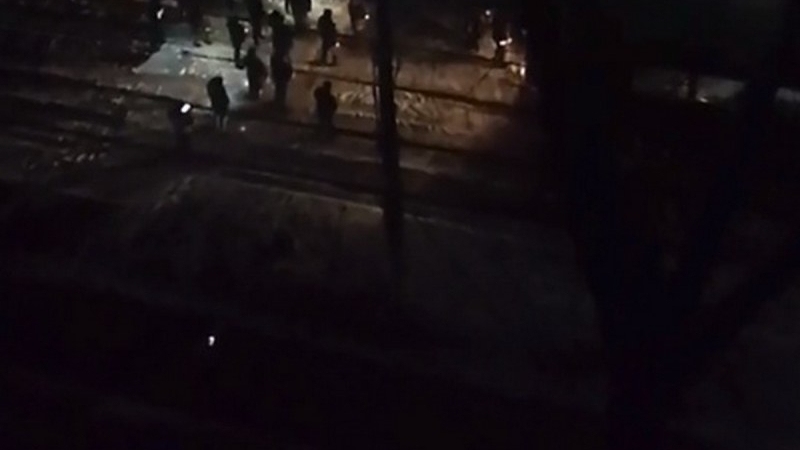 В Киев излязоха да протестират срещу липсата на ток и се чу команда: Смажете ги ВИДЕО
