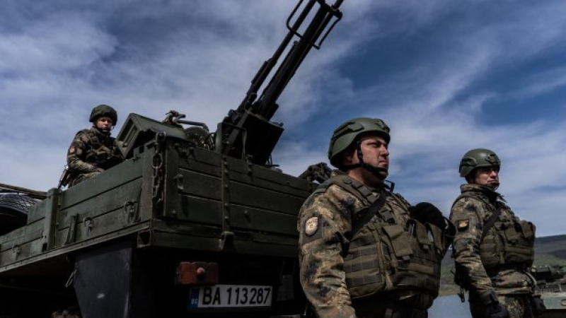 Класифицирана информация от МС: Списъкът с въоръжение за Украйна е готов