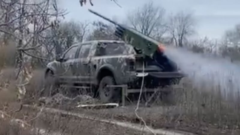 ВИДЕО от войната:  Пикап Ford Raptor с ракети се появи във ВСУ