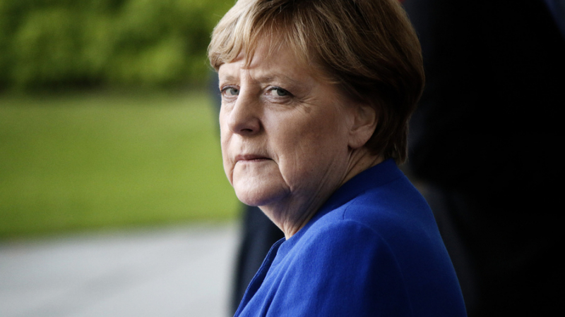 Защо Меркел и Западът преметнаха Путин с Минските споразумения