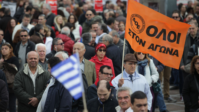 Заради високите цени: Гърците ще пазаруват за празниците от България