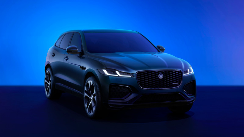 F-PACE електрически хибрид сега по-добър от всякога: 20% увеличен пробег и подобрени спецификации на всички модели 