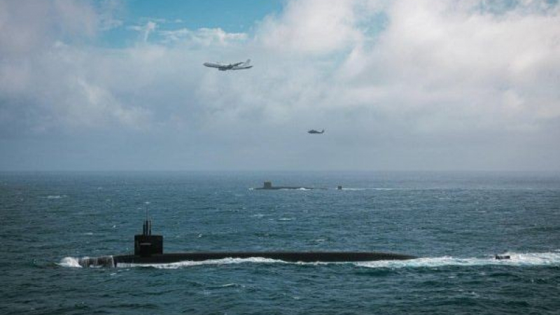 Сензационна СНИМКА: Ядрени подводници на САЩ и Великобритания под носа на Русия