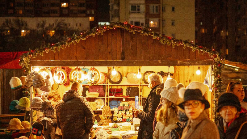 Огнено шоу откри коледния базар София в парк "Възраждане" СНИМКИ