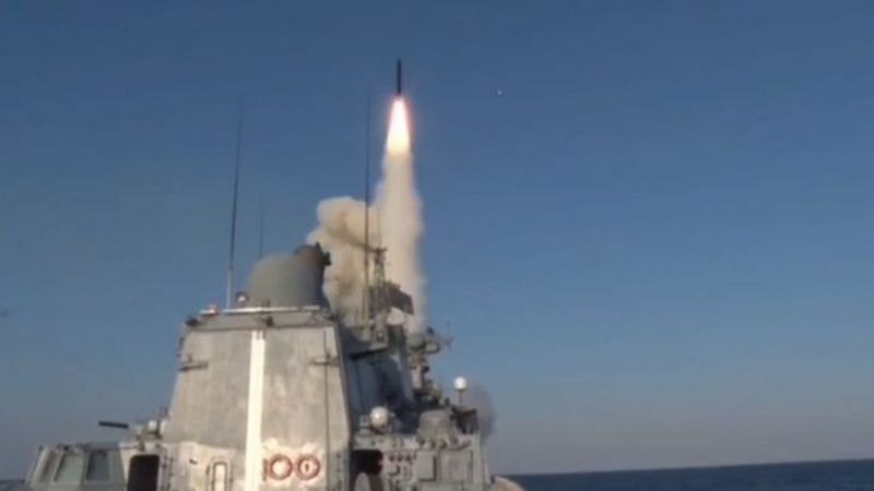 Вият сирени: Нов масиран ракетен удар и експлозии в критични обекти в Украйна ВИДЕО