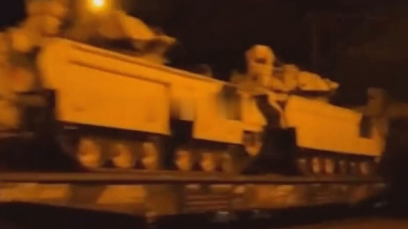 ВИДЕО от войната: Заснеха влак с американски бронирани машини до Румъния и Украйна 