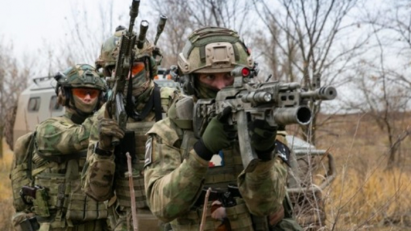 ВИДЕО от войната: Бойци от групата "О" щурмуват украински позиции и взимат пленници