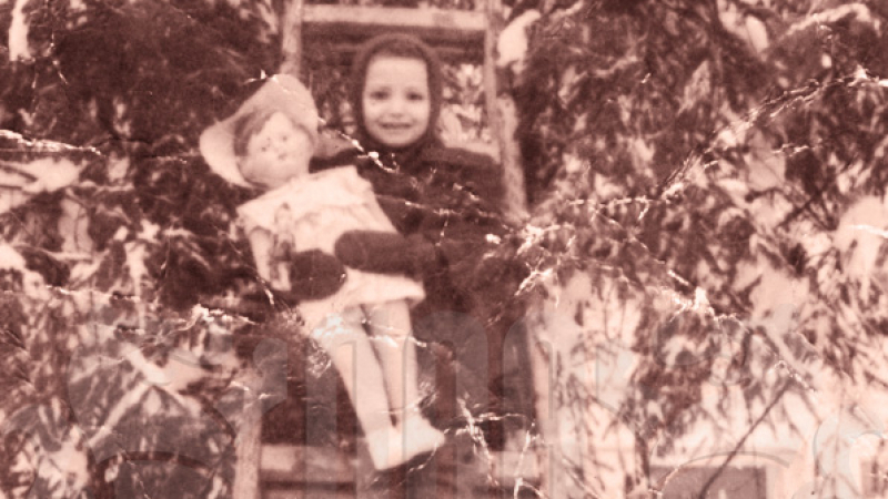Уникален спомен: Момичето от СНИМКАТА се разпозна 65 години след Коледа в Перник!