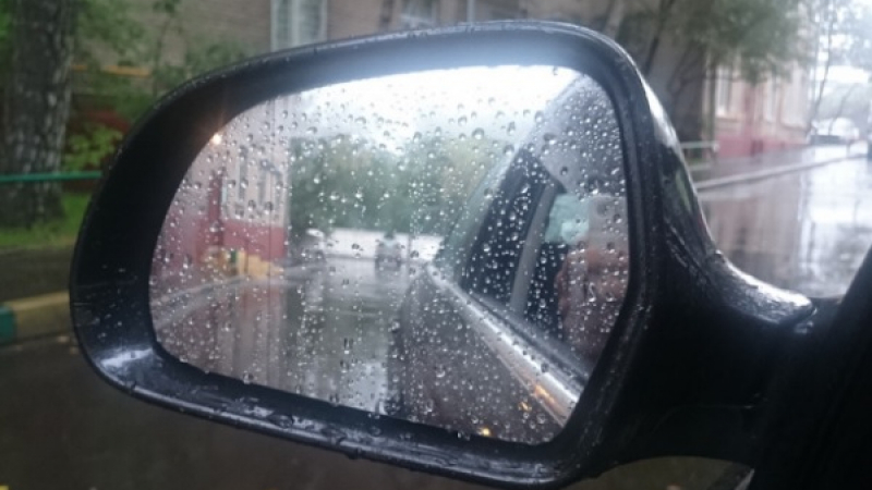 Лесен начин за защита на огледалата на автомобилите от капките дъжд и леда