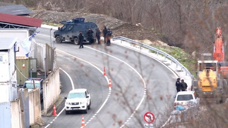 Сръбски войски и ракети на границата с Косово, Вучич обяви пълна бойна готовност 