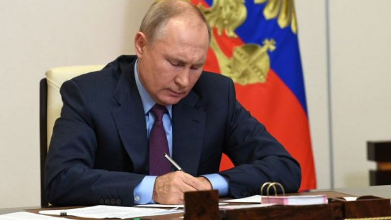 Путин подписа важни ЗАКОНИ