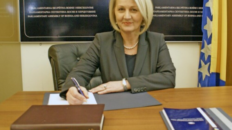 Тази секси блондинка ще решава политическото бъдеще на Босна и Херцеговина, ето защо