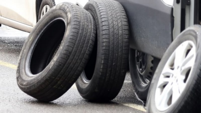 Експерти обявиха шокиращи констатации за шофирането с такива гуми