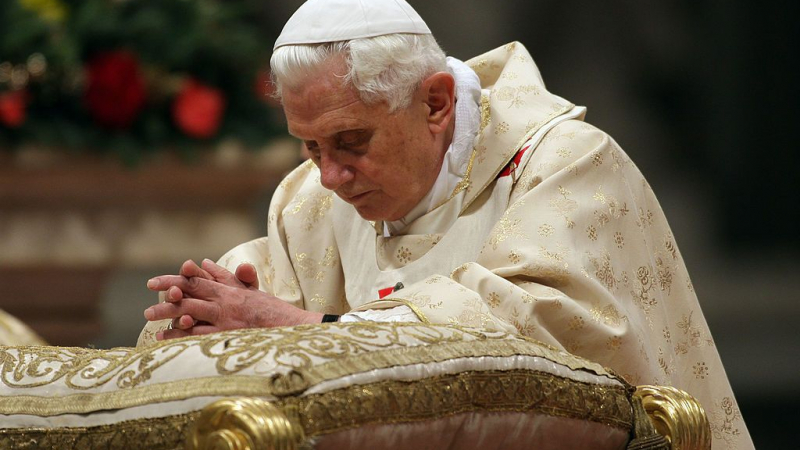 Стана ясно какво е казал папа Бенедикт XVI малко преди да издъхне