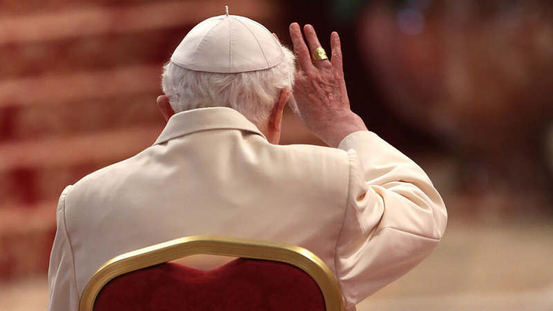 Световни лидери отдадоха почит на папа Бенедикт XVI СНИМКИ