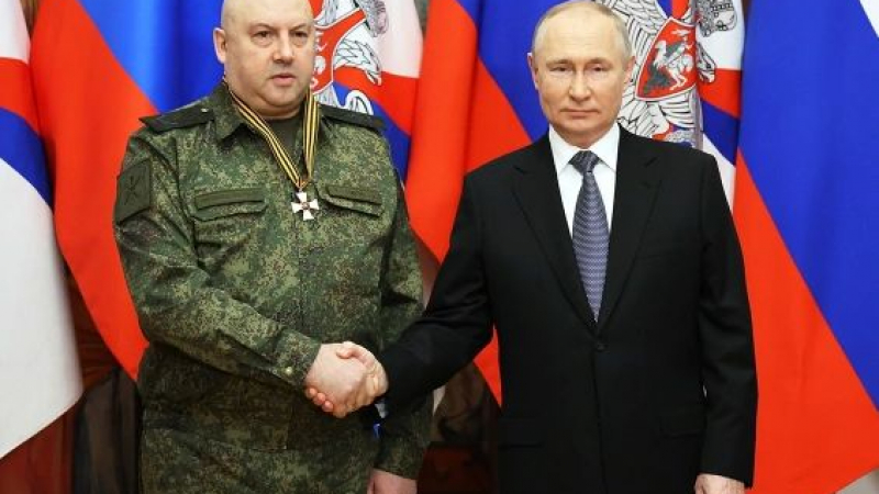 Генерал Армагедон с голям подарък от Путин за ЧНГ