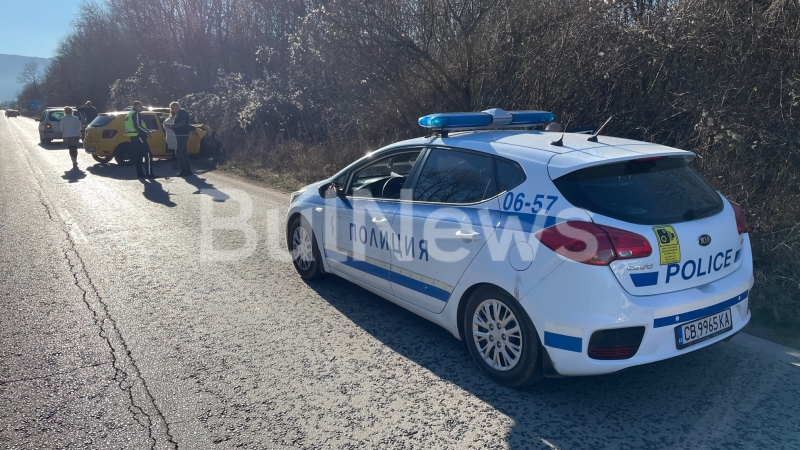 Зверско меле с 3 коли на входа на Враца, линейка хвърчи към болницата СНИМКИ 
