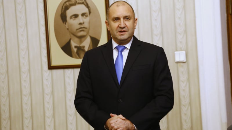 Цяла България гледа към президента, издава ключовото си решение