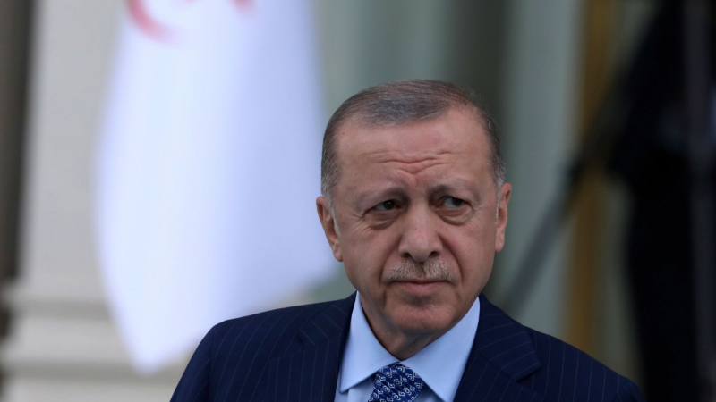 Ердоган позлати турците с ново голямо увеличение на заплати и пенсии