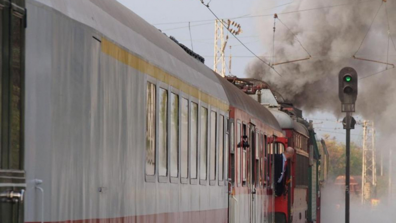 Извънредна ситуация с бързия влак Варна-София, тече евакуация СНИМКА
